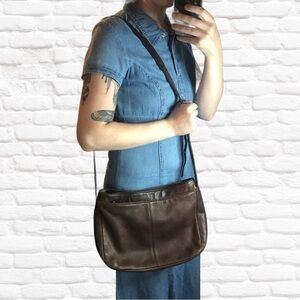90s “Stone Mountain” Brown leather shoulder bag with lots of pockets